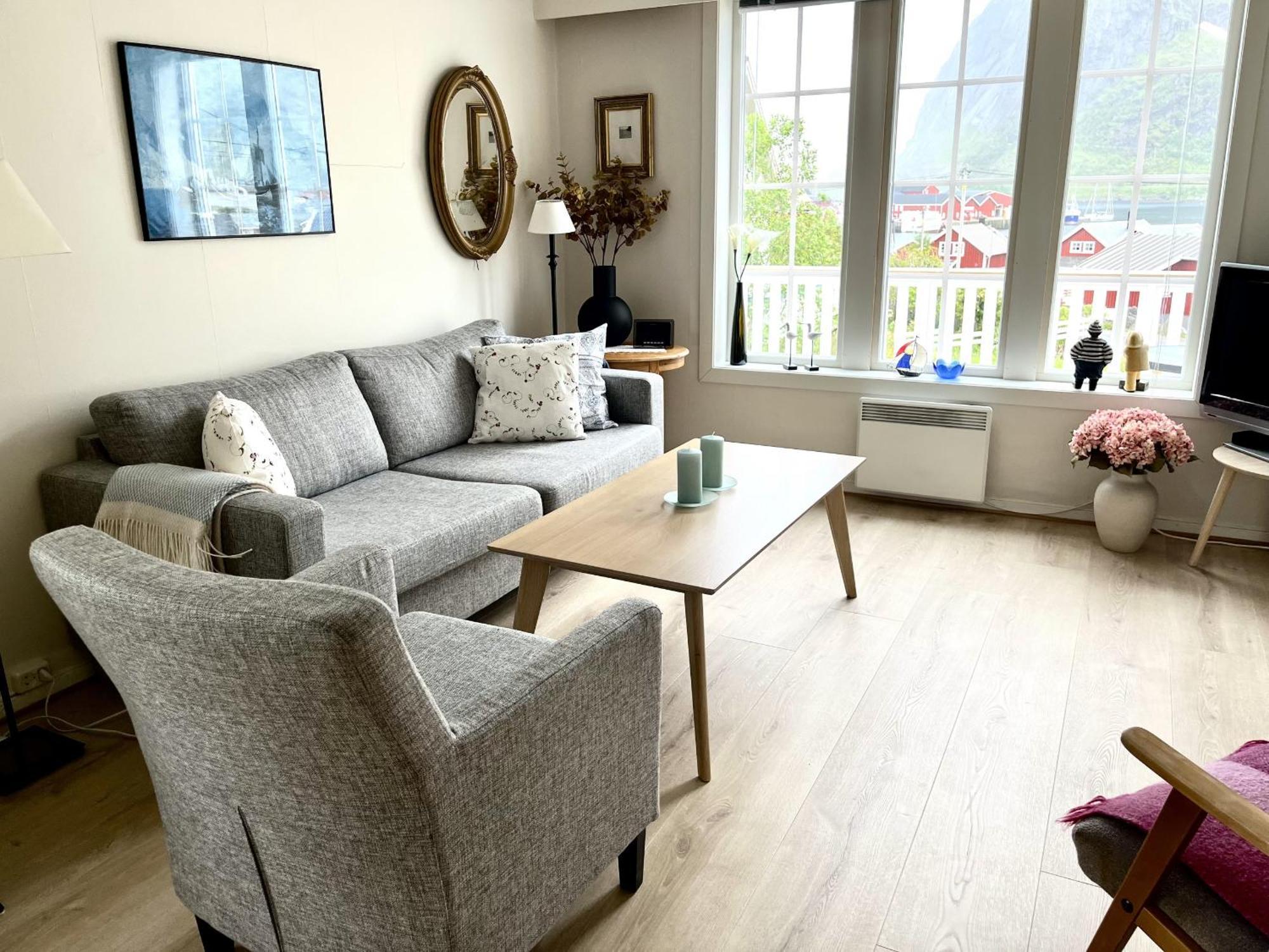 Koselig Nyrestaurert Hus Med Flott Utsikt! Villa Reine Exterior photo