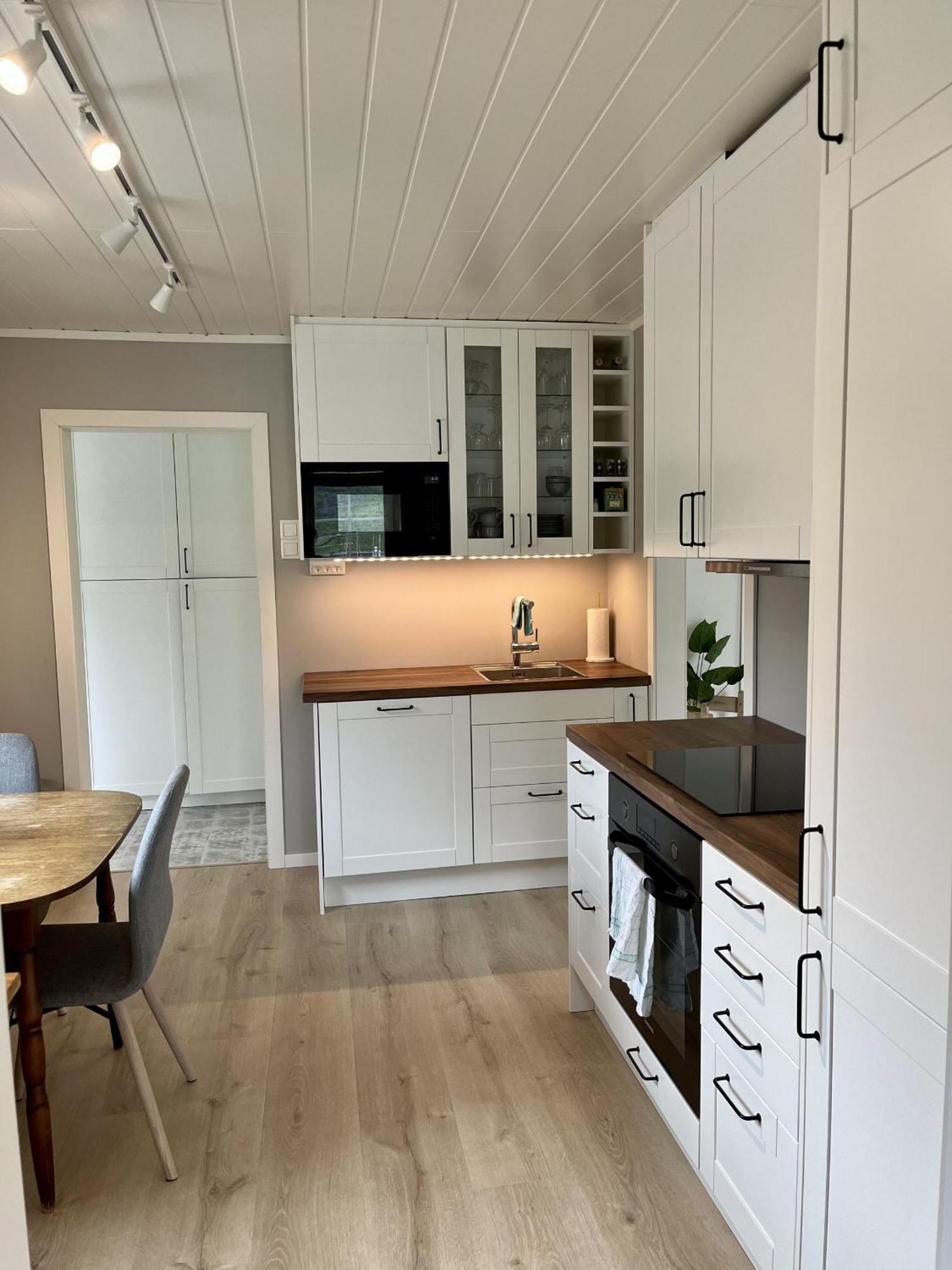 Koselig Nyrestaurert Hus Med Flott Utsikt! Villa Reine Exterior photo